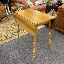 Load image into Gallery viewer, Pine Drop Leaf Table (29x19/31x29)
