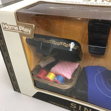 Load image into Gallery viewer, Homeplay SInger Sewing Machine (8x16x5)
