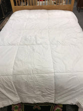 Load image into Gallery viewer, Calvin Klein Cotton White Comforter Queen
