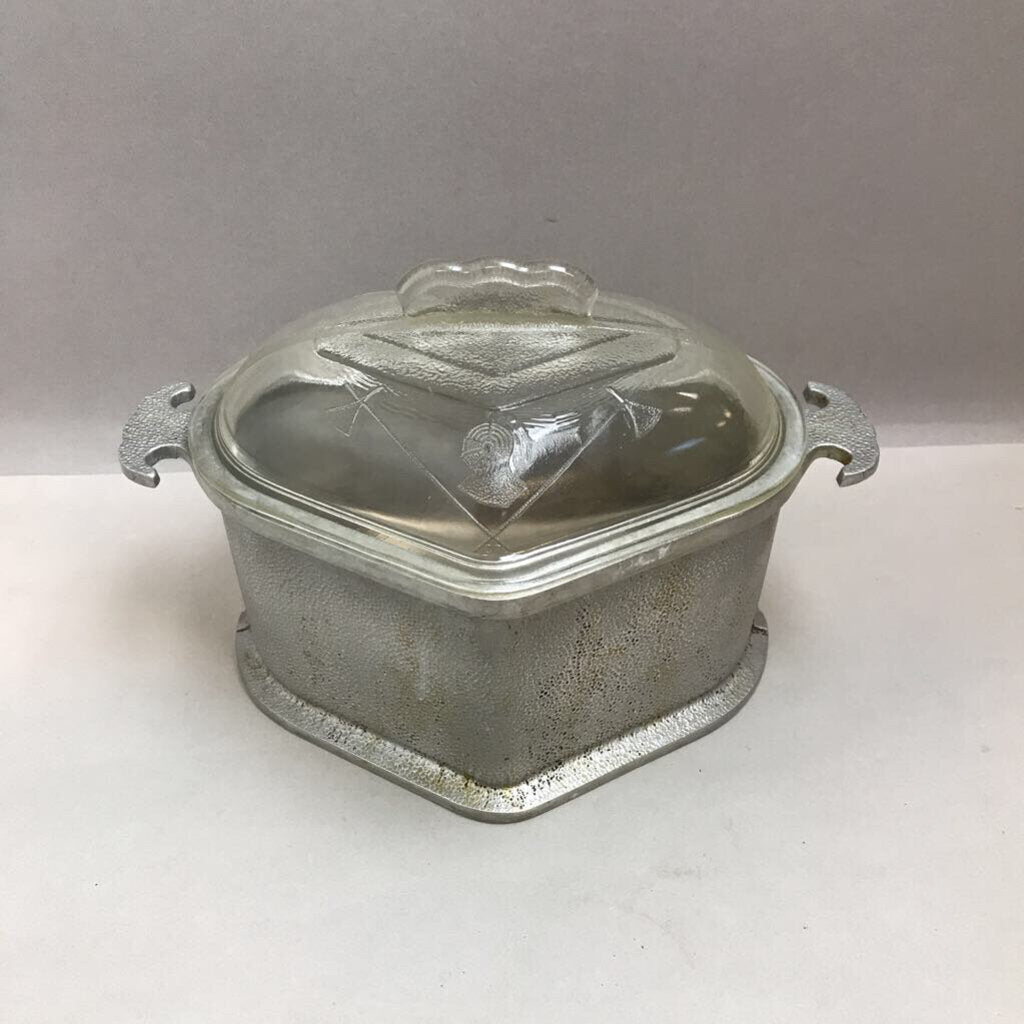 Guardian Service War Triangular Pot w/ Lid (4.5x11x7)