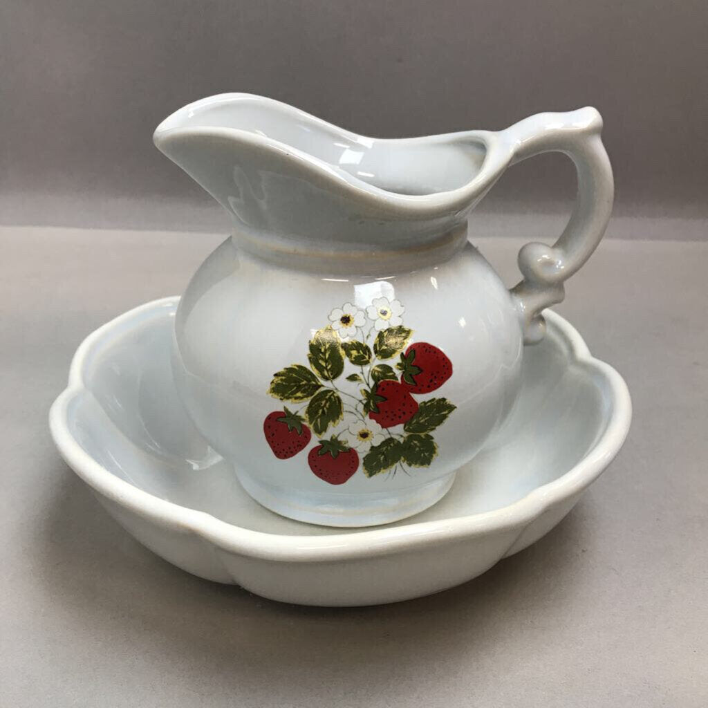 McCoy Pottery Small Pitcher & Basin #7528 Strawberry Fields Pattern Stamped USA (6