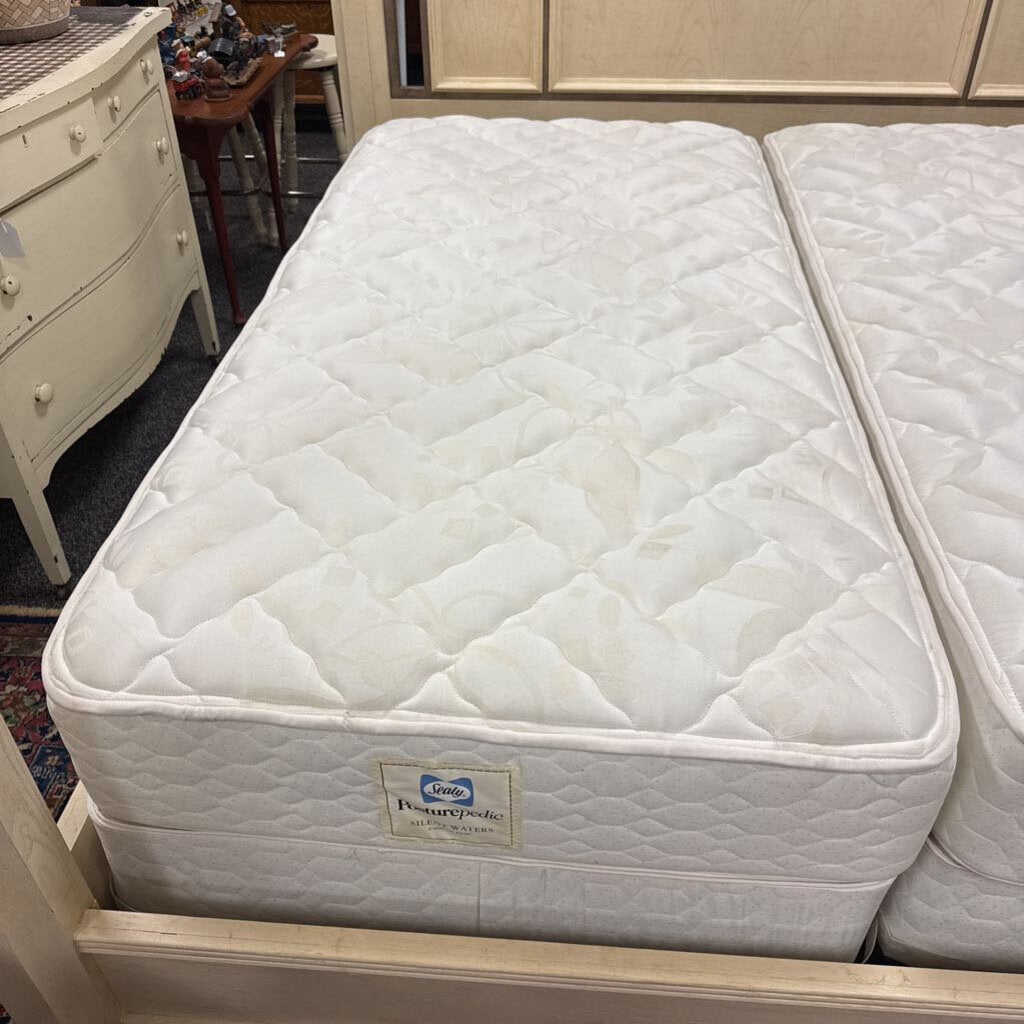 Sealy Posturepedic Twin Mattress/Boxspring
