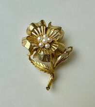 Load image into Gallery viewer, Vintage Lisner Goldtone Faux Pearl Flower Brooch Pin (2.25&quot;)
