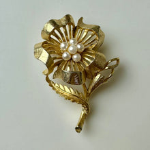 Load image into Gallery viewer, Vintage Lisner Goldtone Faux Pearl Flower Brooch Pin (2.25&quot;)
