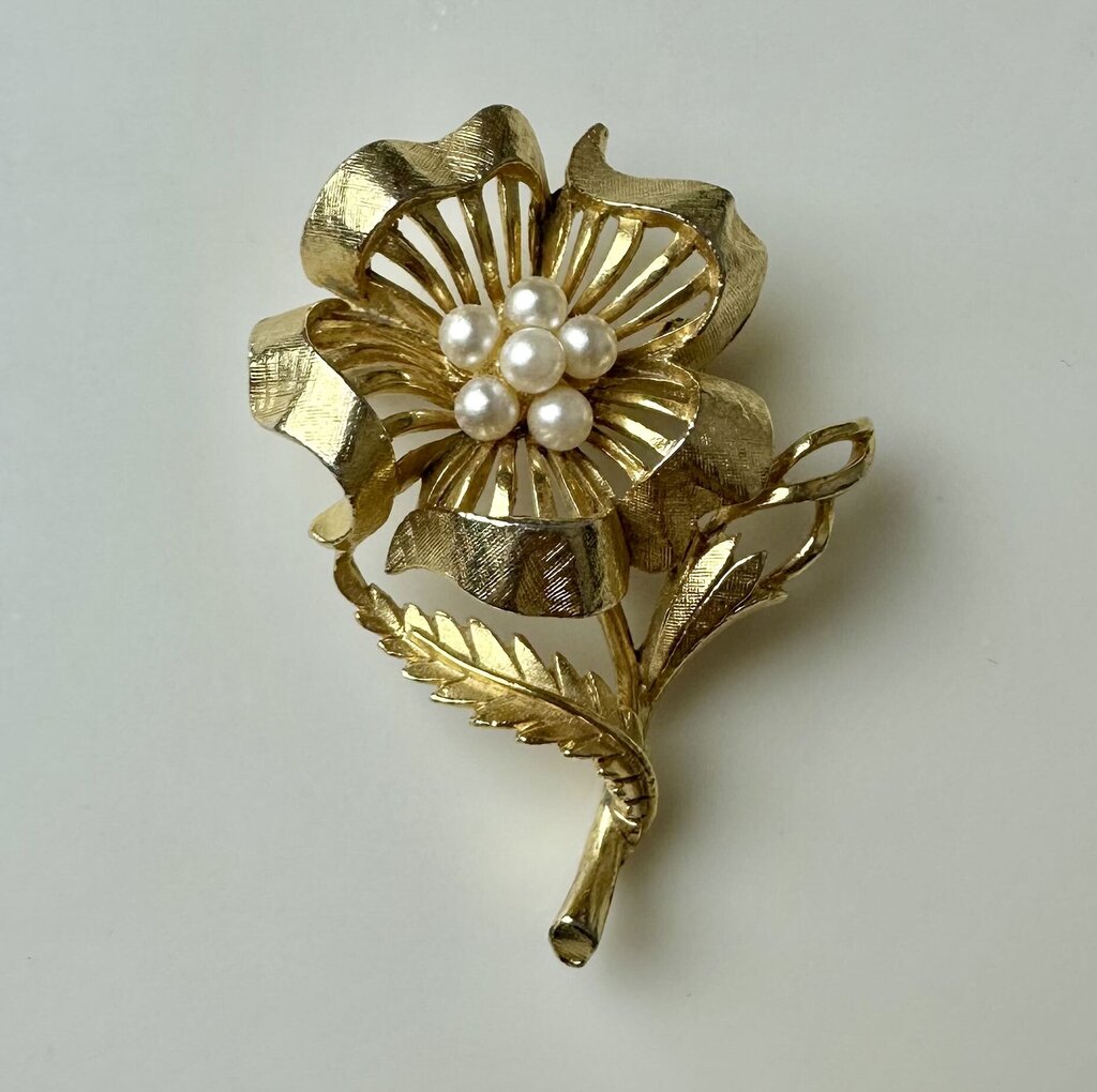 Vintage Lisner Goldtone Faux Pearl Flower Brooch Pin (2.25