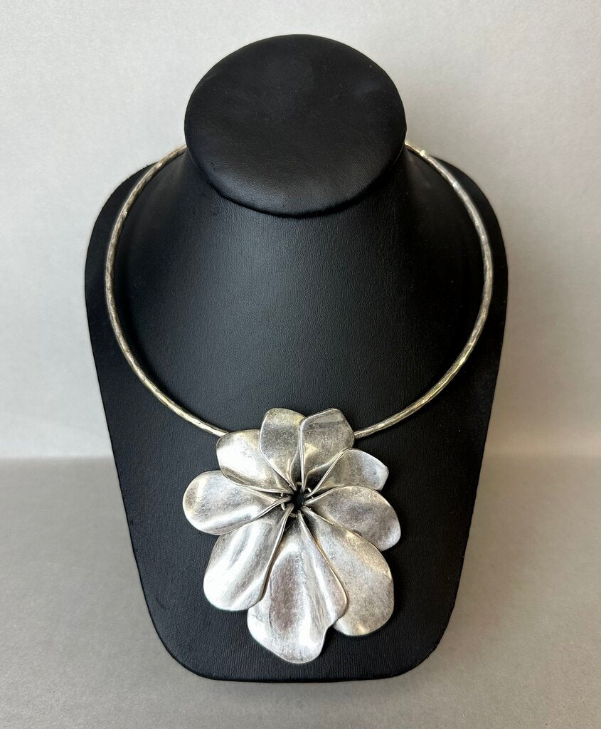 Robert Lee Morris RLM Soho Large Silver Plated Modern Flower Statement Necklace