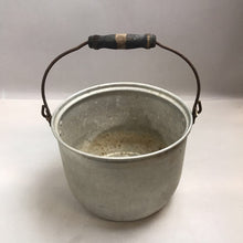 Load image into Gallery viewer, Vintage Aluminum Stock Pot w/ Handle (9&quot;)
