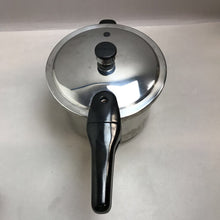 Load image into Gallery viewer, Presto 6-Quart Pressure Cooker #409A
