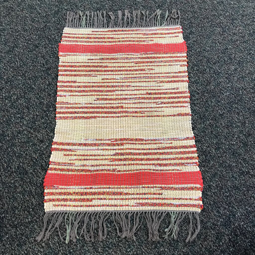 Red Tones Rag Rug with Fring (38x26)