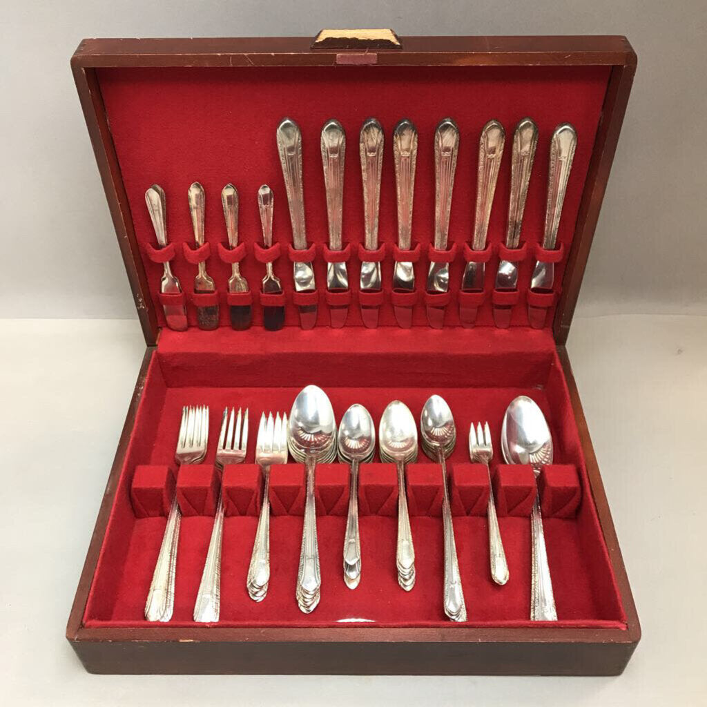 Wm. Rogers 'Regent' Silverplate Flatware Set (71pc)