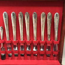 Load image into Gallery viewer, Wm. Rogers &#39;Regent&#39; Silverplate Flatware Set (71pc)

