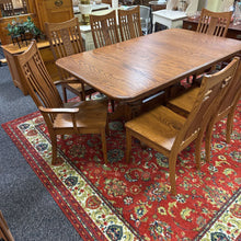 Load image into Gallery viewer, Daniel&#39;s Amish Oak Table (30x43x72) w/ 24&quot;Leaf &amp; 8 Oak Chairs
