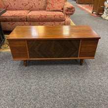 Load image into Gallery viewer, Cedar Chest (19x45x18)

