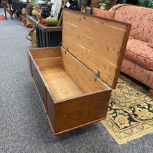 Load image into Gallery viewer, Cedar Chest (19x45x18)
