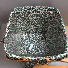Load image into Gallery viewer, Longaberger Holiday Hostess Basket #19607 (1995) (~13x16x16)
