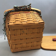 Load image into Gallery viewer, Longaberger Holiday Hostess Basket #19607 (1995) (~13x16x16)
