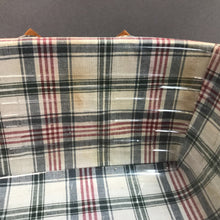 Load image into Gallery viewer, Longaberger Cake Basket w/ Liner (As-Is) (6x12x12)
