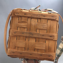 Load image into Gallery viewer, Longaberger Cake Basket w/ Liner (As-Is) (6x12x12)
