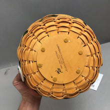 Load image into Gallery viewer, Longaberger Christmas Collection Popcorn Basket (1999) (~5x10.5x10.5)
