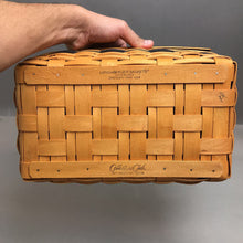 Load image into Gallery viewer, Longaberger Welcome Home Basket (1997) (~5.5x15.9.5)
