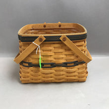 Load image into Gallery viewer, Longaberger Harbor Basket w/ Insert (1998 (~8x10x9)
