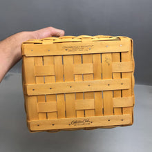 Load image into Gallery viewer, Longaberger Harbor Basket w/ Insert (1998 (~8x10x9)
