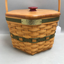 Load image into Gallery viewer, Longaberger Christmas Collection Snowflake Basket (1997) (~7x9x10)
