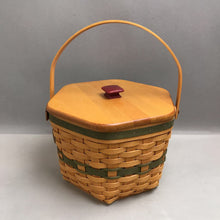Load image into Gallery viewer, Longaberger Christmas Collection Snowflake Basket (1997) (~7x9x10)
