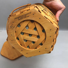 Load image into Gallery viewer, Longaberger Christmas Collection Snowflake Basket (1997) (~7x9x10)

