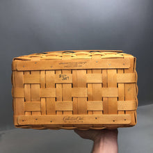 Load image into Gallery viewer, Longaberger Welcome Home Basket (1997) (~5.5x15.9.5)
