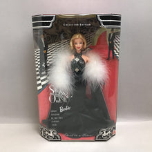 Load image into Gallery viewer, Mattel Barbie #21531 Steppin&#39; Out (13.5x9x3)
