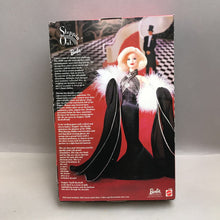Load image into Gallery viewer, Mattel Barbie #21531 Steppin&#39; Out (13.5x9x3)
