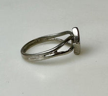 Load image into Gallery viewer, Vintage Sterling Turquoise Chip Inlay Ring sz 4
