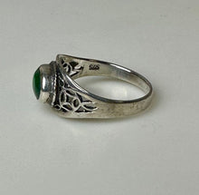 Load image into Gallery viewer, Vintage Sterling Filigree Malachite Ring sz 5.5
