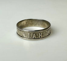 Load image into Gallery viewer, Vintage Standard Silver IAH Etched Detail Band Ring sz 6
