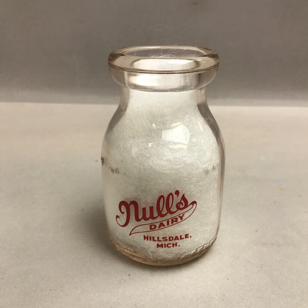 Null's Dairy Hillsdale Michigan Milk Bottle (4