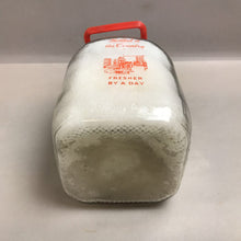 Load image into Gallery viewer, Spinney Run Farms Corp Libertyville Illinois 1 Gallon MIlk Bottle (12&quot;)
