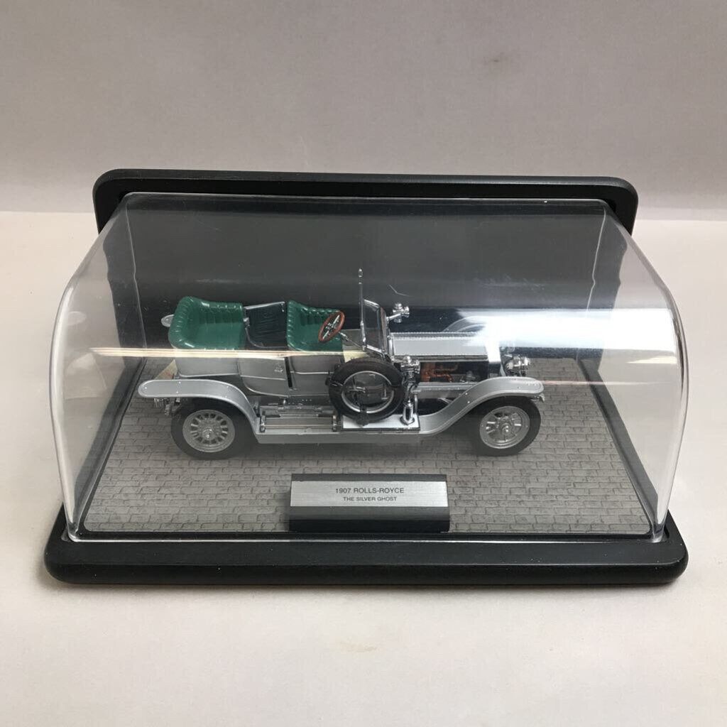 Franklin Mint 1907 Rolls Royce-The Silver Ghost Car w/ Display Case (11x6x5)