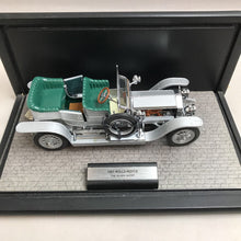 Load image into Gallery viewer, Franklin Mint 1907 Rolls Royce-The Silver Ghost Car w/ Display Case (11x6x5)
