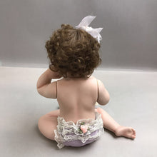 Load image into Gallery viewer, 1995 Ashton Drake &quot;Pretty as a Picture&quot; Movable Porcelain Doll (11&quot;)
