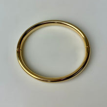 Load image into Gallery viewer, 14K Gold Resin Core Hinged Magnetic Closure Bangle Bracelet 7.5&quot; Inside Diameter (9.4g)
