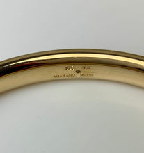 Load image into Gallery viewer, 14K Gold Resin Core Hinged Magnetic Closure Bangle Bracelet 7.5&quot; Inside Diameter (9.4g)
