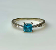 Load image into Gallery viewer, 14K White Gold Aquamarine Topaz Ring sz 8.5 (1.9g)
