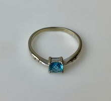 Load image into Gallery viewer, 14K White Gold Aquamarine Topaz Ring sz 8.5 (1.9g)
