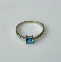 Load image into Gallery viewer, 14K White Gold Aquamarine Topaz Ring sz 8.5 (1.9g)
