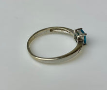 Load image into Gallery viewer, 14K White Gold Aquamarine Topaz Ring sz 8.5 (1.9g)
