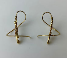 Load image into Gallery viewer, 10K Black Hills Gold 1.25" Spiral Earrings (2.5g)
