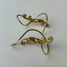 Load image into Gallery viewer, 10K Black Hills Gold 1.25&quot; Spiral Earrings (2.5g)
