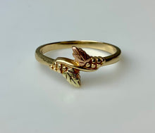 Load image into Gallery viewer, 10K Black Hills Gold Ring sz 9 (2.5g)

