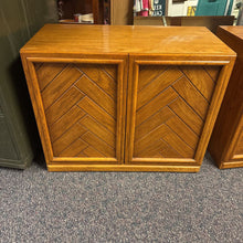 Load image into Gallery viewer, Cabinet 2 Door (29x36x18)
